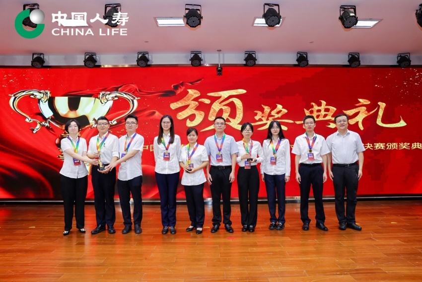 图：获奖的核保员团队