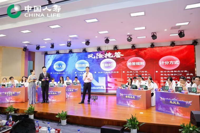 图：选手正在参与抢答环节